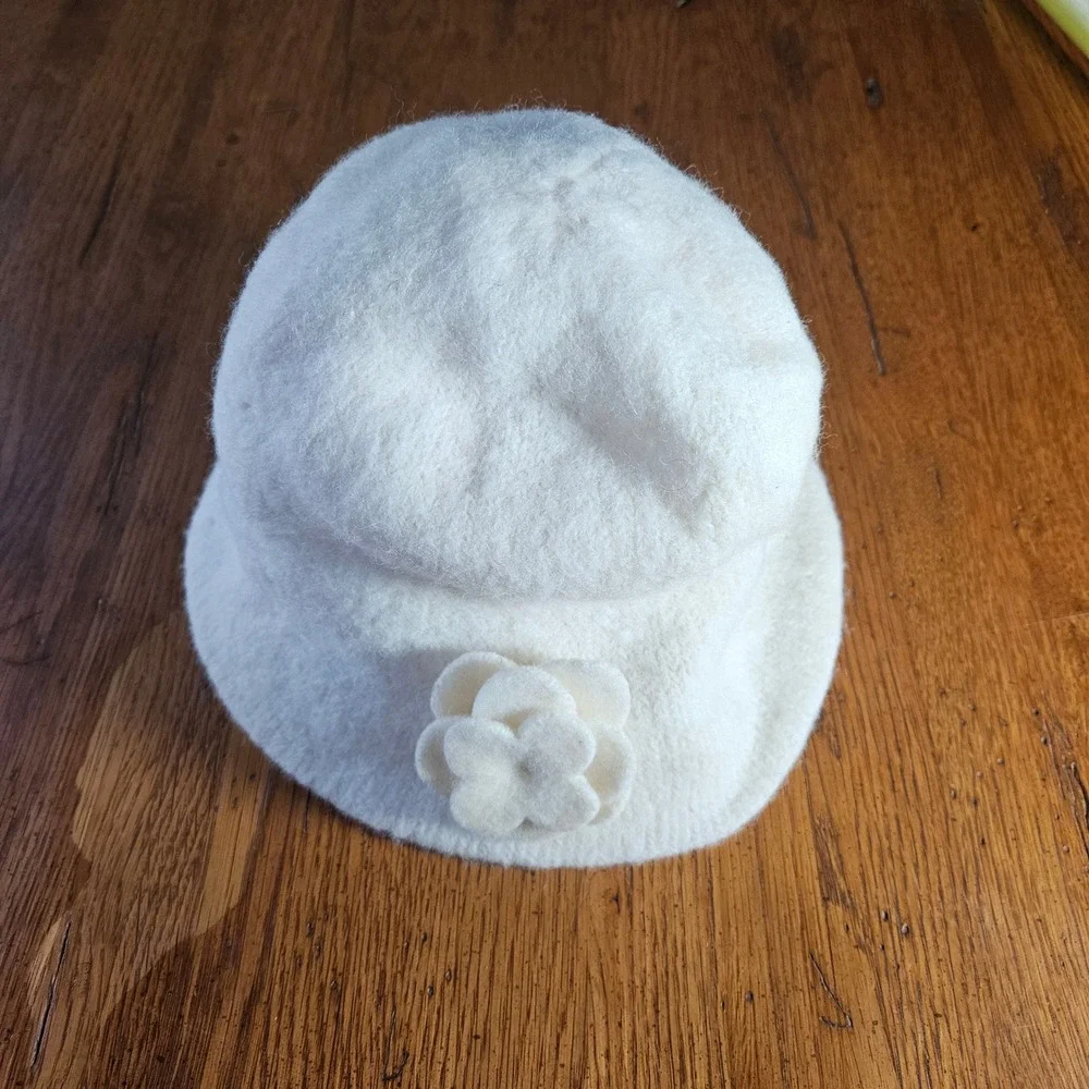 Barbour Cream Wool Felt‎ Bucket Hat with Flower Accent Made in Scotland Classic